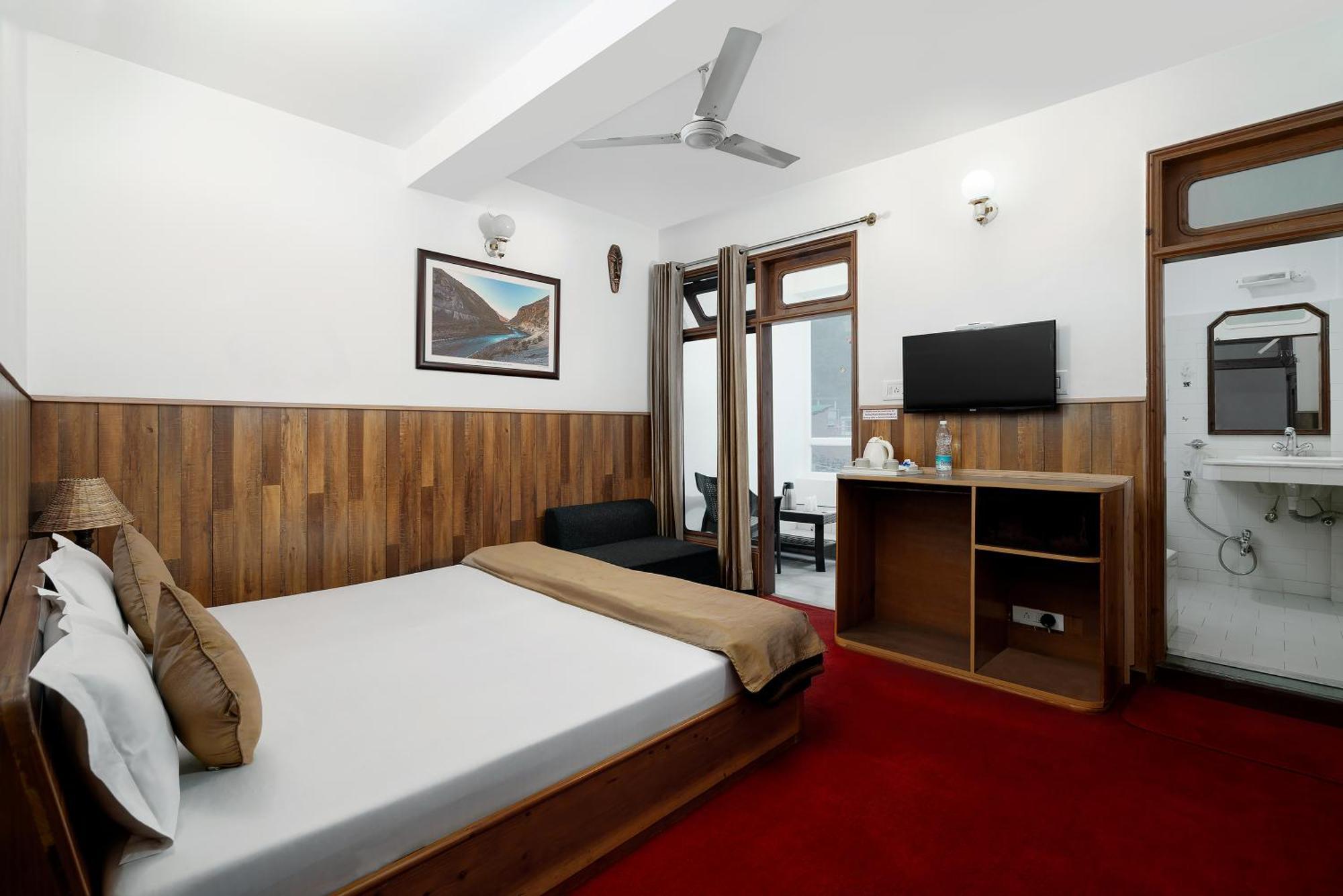 Hotel Kullu Valley Екстериор снимка