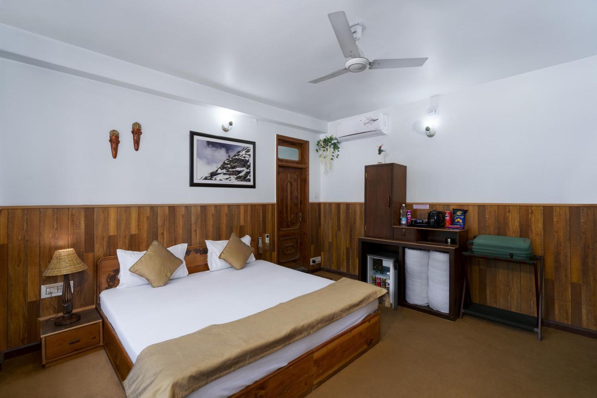 Hotel Kullu Valley Екстериор снимка
