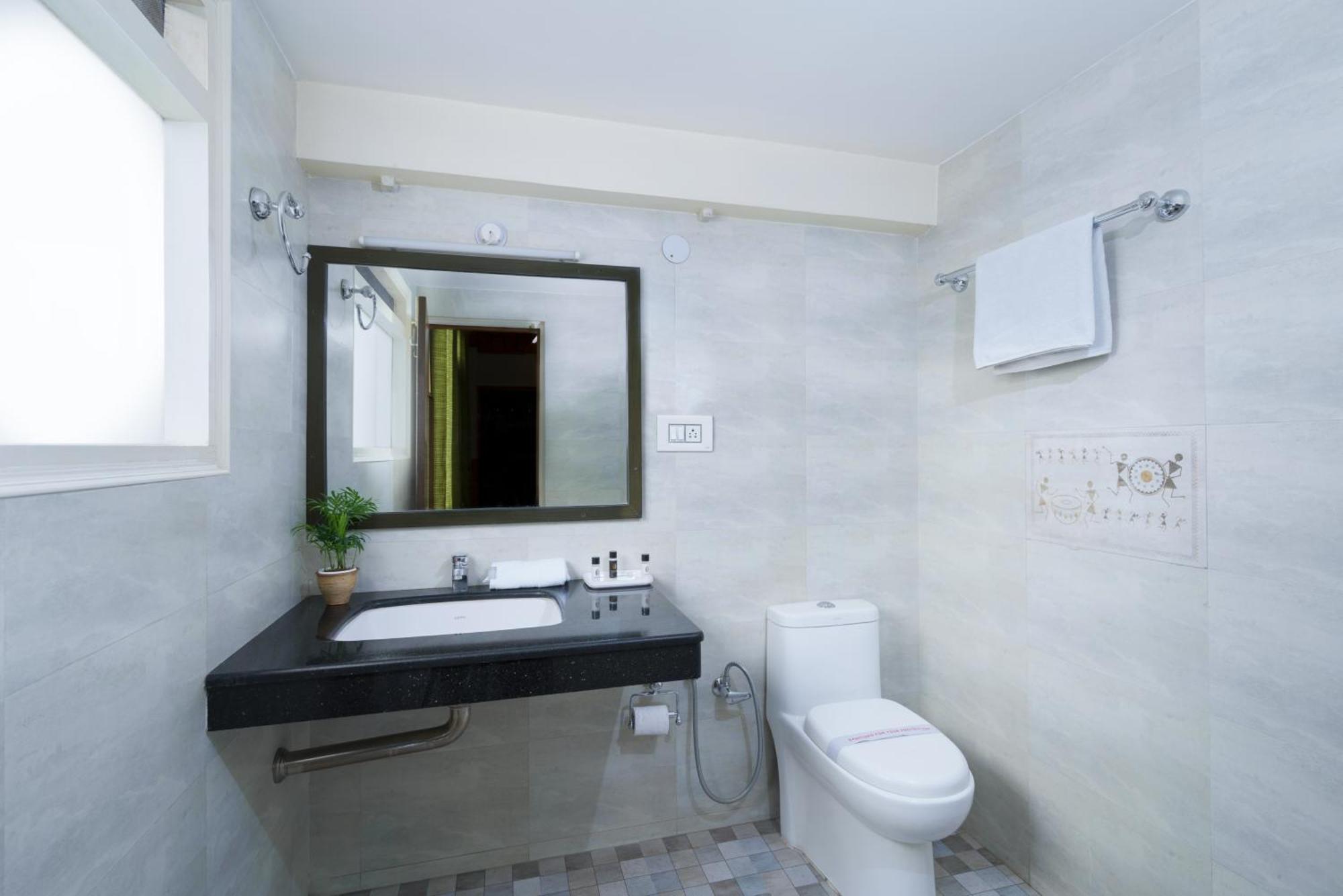Hotel Kullu Valley Екстериор снимка